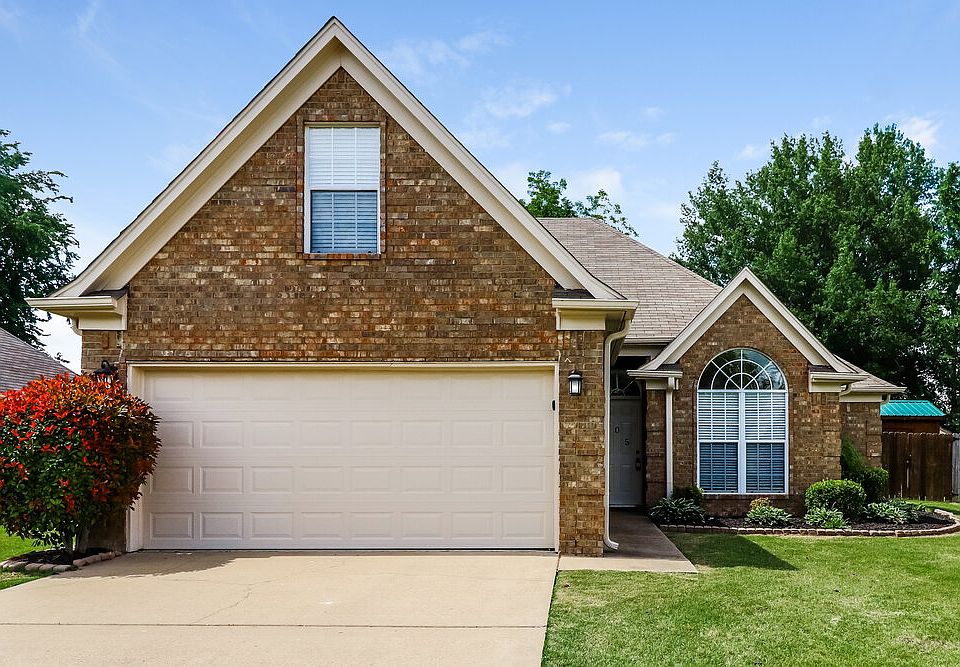 1st image of 105 Clay Hills Dr