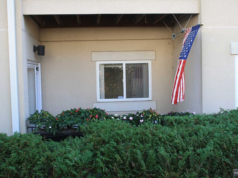 1st image of 402 Brittany Dr