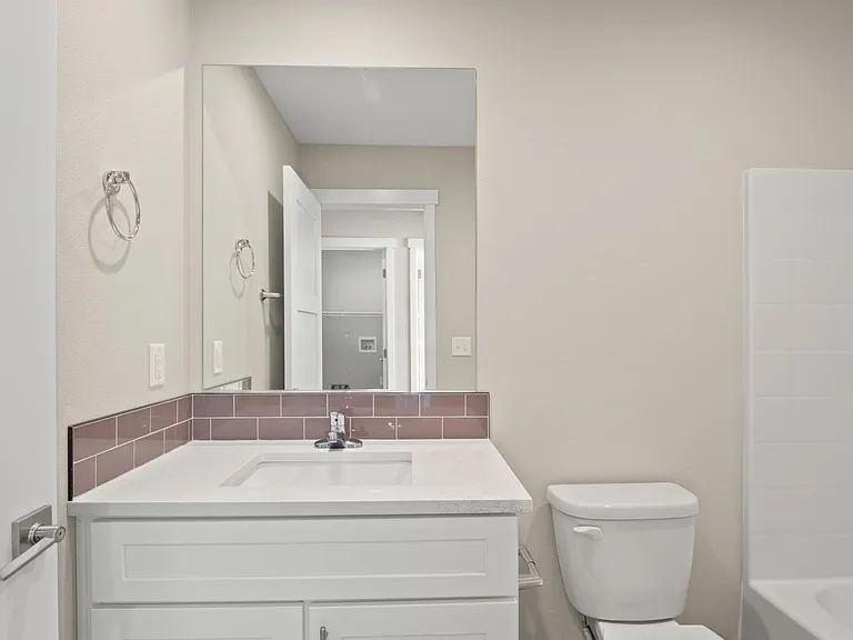 1648 S Cochran St — Photo 10