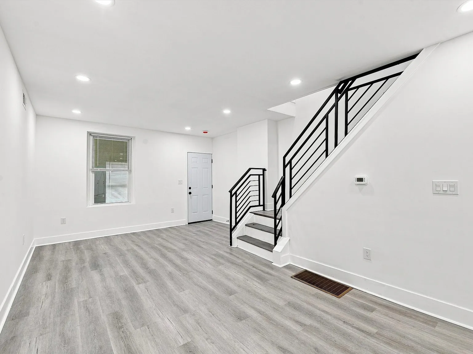 3 bed, 1.5 bath, $1,995 — Photo 2
