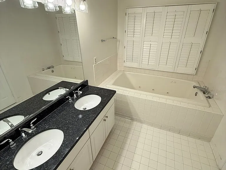 5506 Whitley Park Ter — Photo 21