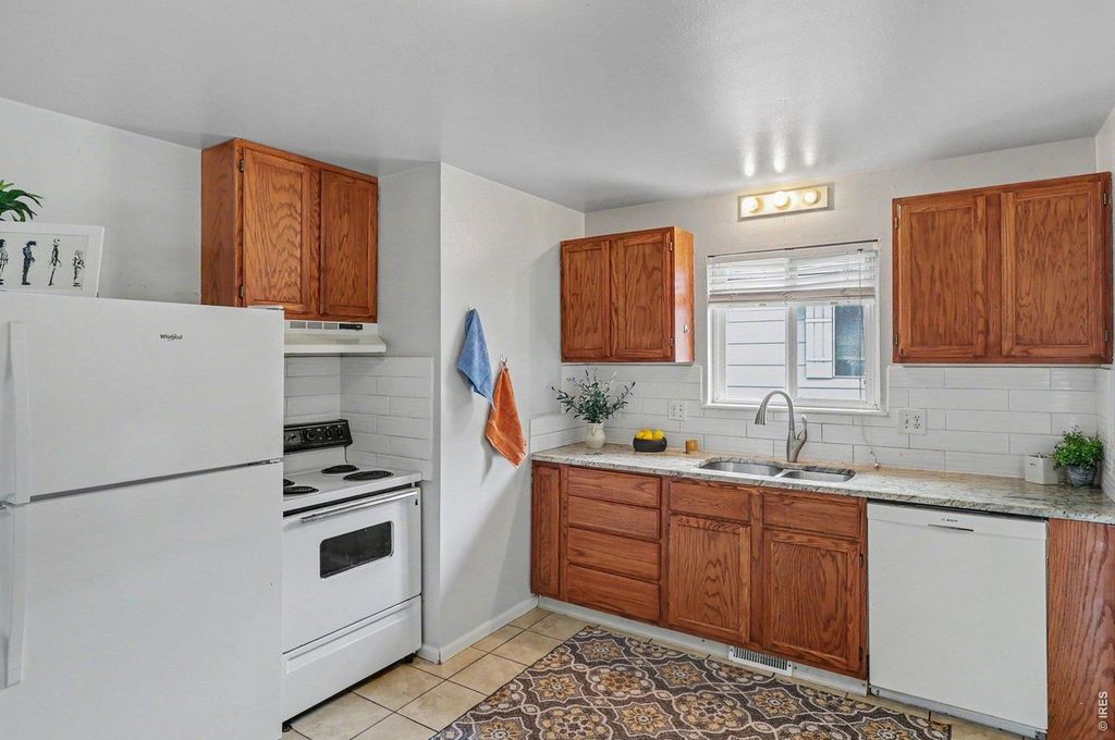 607 N Bryan Ave #1