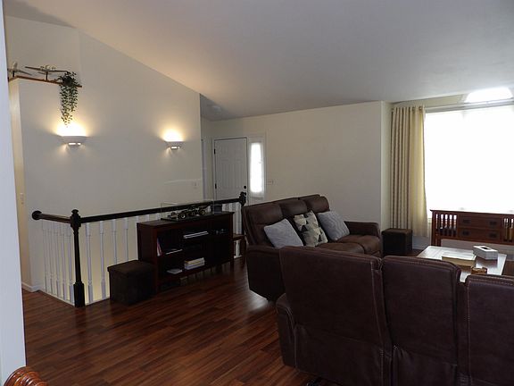 4th image of 538 Sandra Cir
