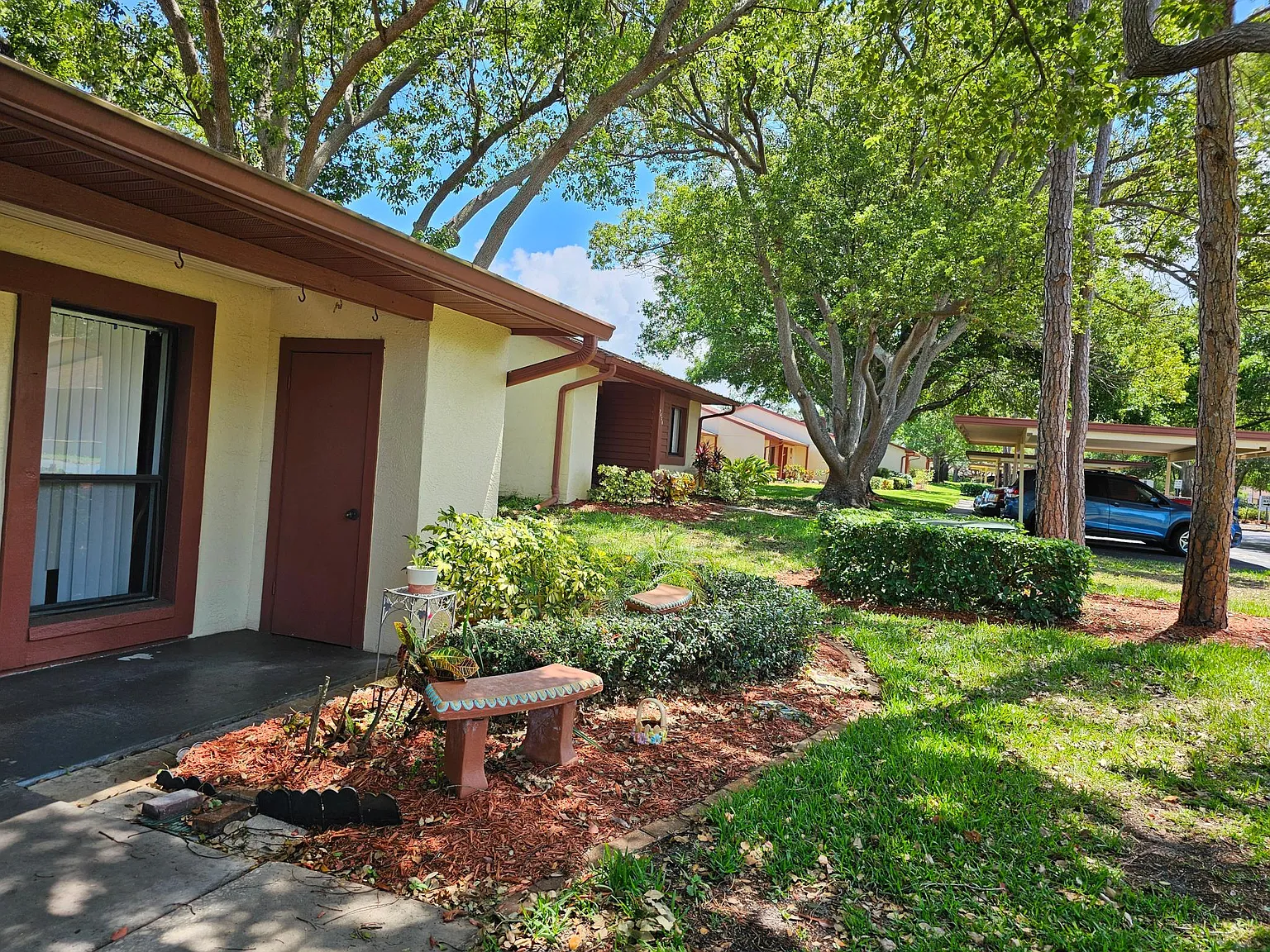 7425 Greystone Dr — Photo 2
