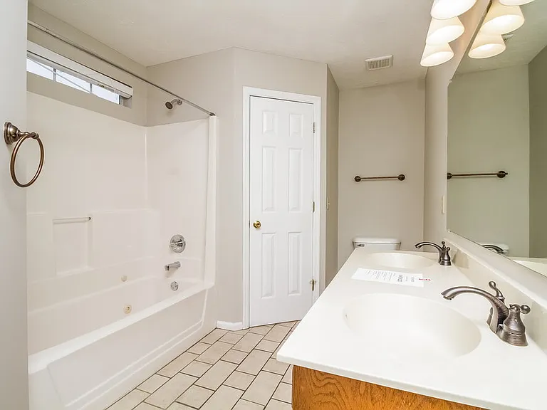 300 Stafford Ct — Photo 8