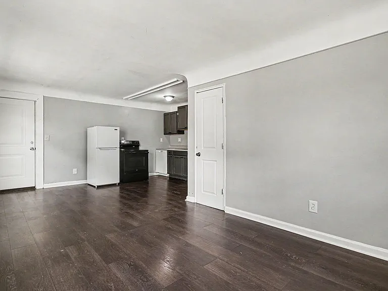1932 Truitt Ave — Photo 1