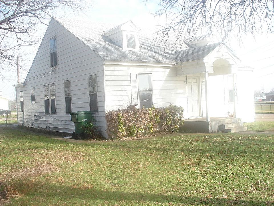 1st image of 803 W Avenue F