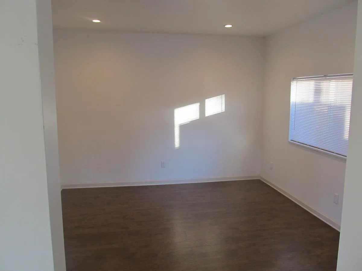 5 bed, 2800 sqft, $2,250 — Photo 3
