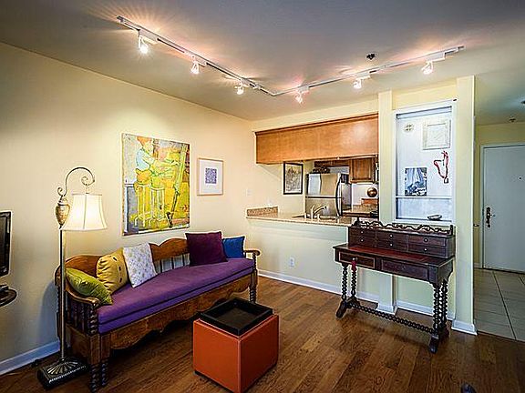 5th image of 324 Catalpa St APT 103