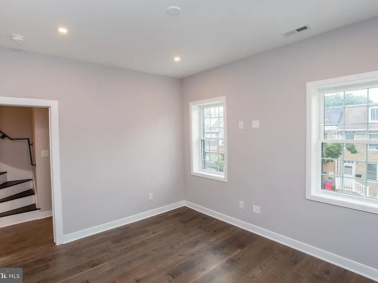 327 Wood St — Photo 57
