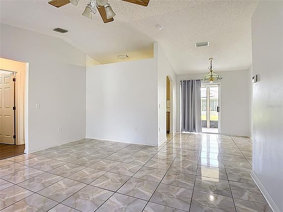 3rd image of 111 Bianca Ct