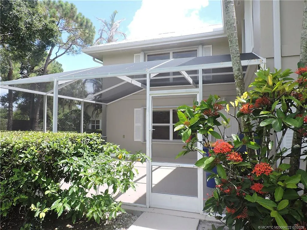2 bed, 2.5 bath, 1374 sqft, $2,300 — Photo 2