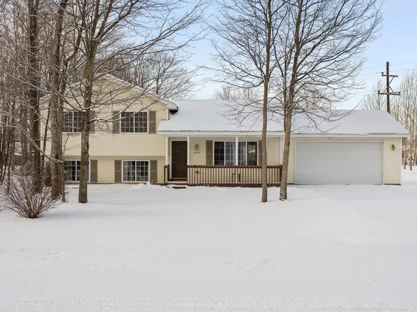 2204 Woodcock Ln, Traverse City, MI 49685