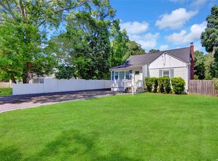 31 E Belmont St, Bay Shore, NY 11706