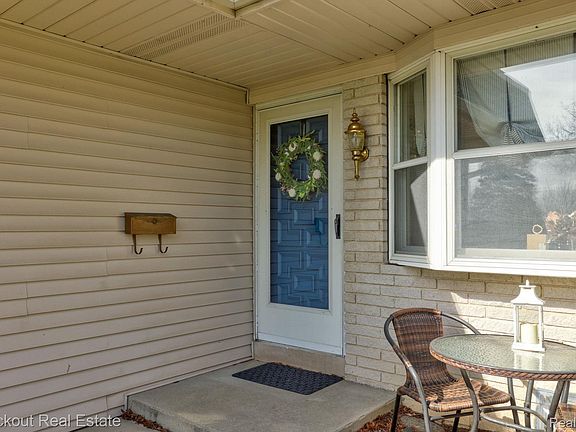 4th image of 239 Churchgrove Rd