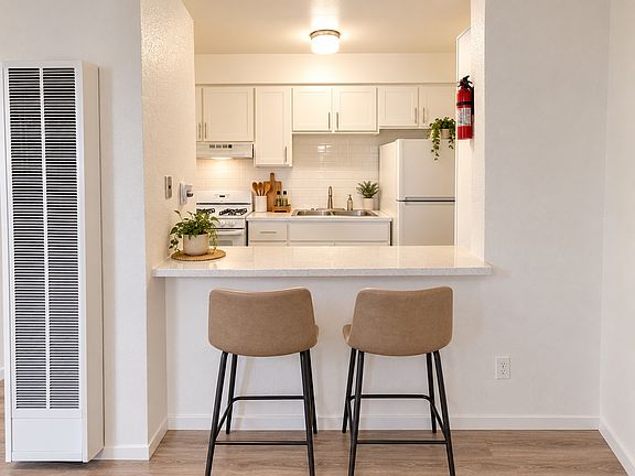 4th image of 328 Tennessee St SE #8