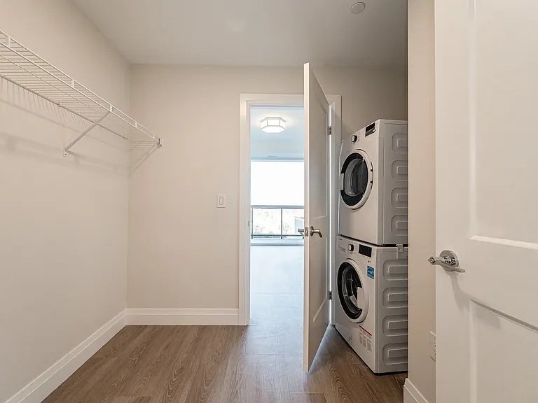 460 Columbia St W — Photo 51
