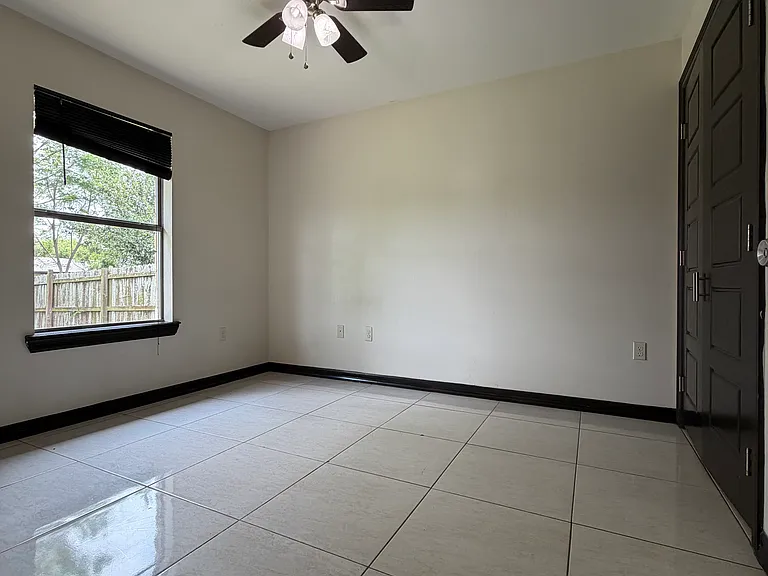 4712 Espinosa — Photo 7