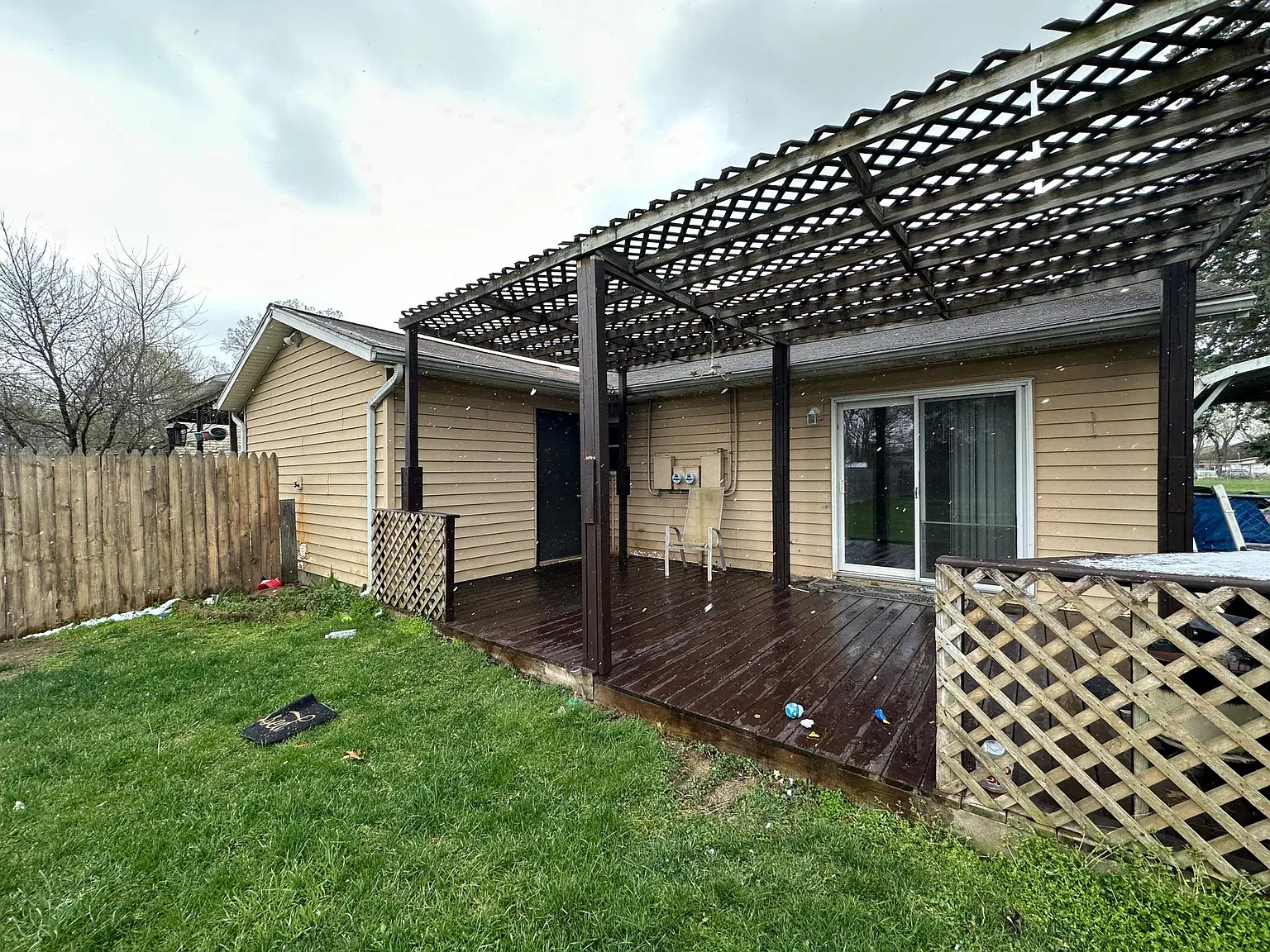 2 bed, 900 sqft, $1,050 — Photo 2