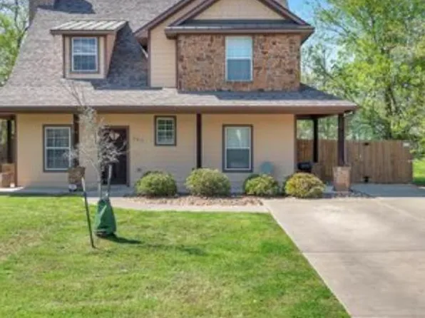 205 Francis Dr, College Station, TX 77840