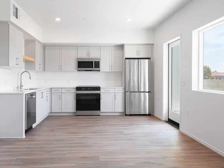 Backhouse Apartments — Photo 16