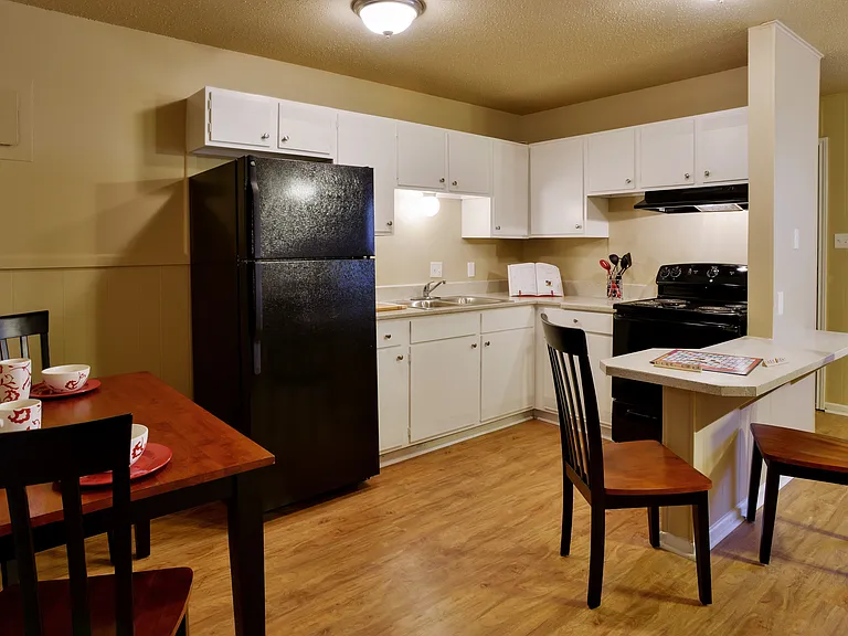 Oak Creek Apartments — Photo 16