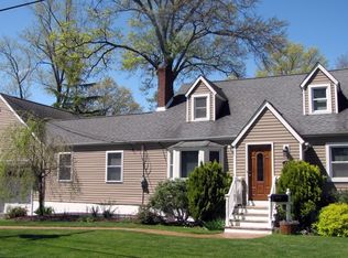 27 2nd St, Pequannock, NJ 07440