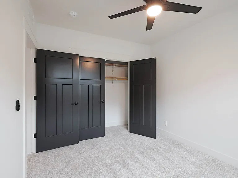 8620 S 50th Ct — Photo 39