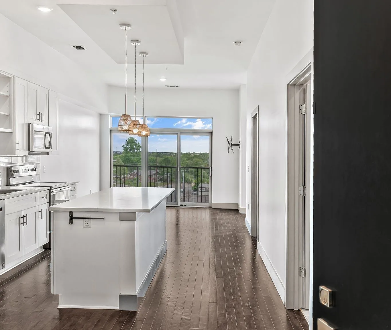 1 bed, 1.0 bath, 888 sqft, $2,200 — Photo 4
