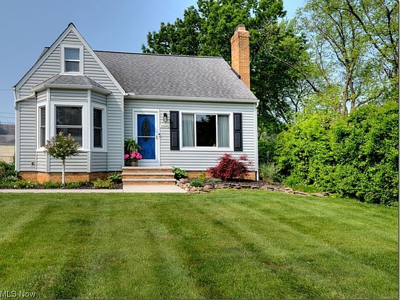 2nd image of 15881 Glenridge Ave