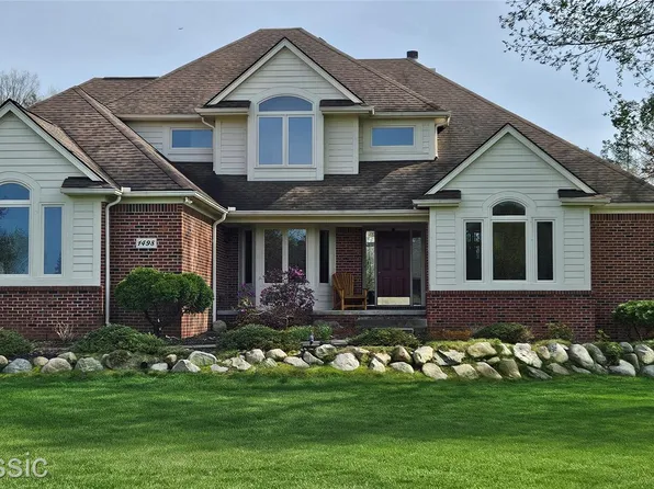 1498 Anchor Ln, Highland, MI 48356