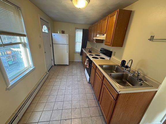 3rd image of 248 Putnam Pike APT 1