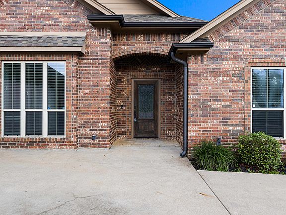 3rd image of 124 Lakeway Ln