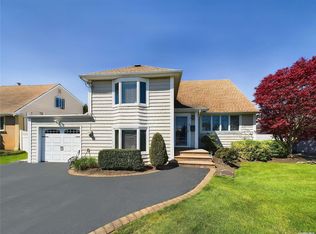 2762 Colonial Ave, Merrick, NY 11566