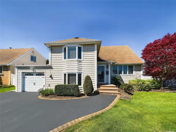 2762 Colonial Avenue, Merrick, NY 11566