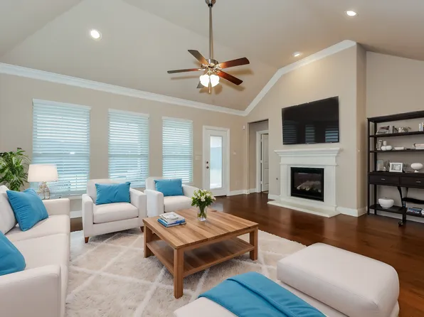 2201 Petunia Ln, Rowlett, TX 75089