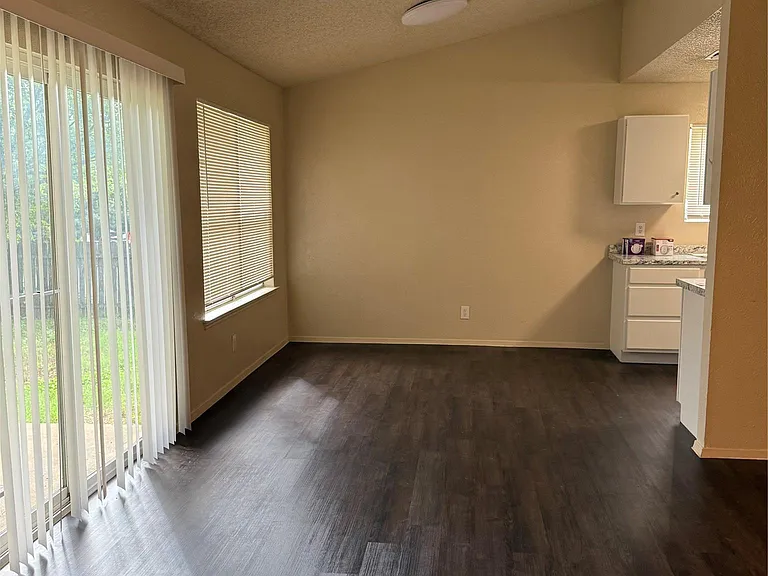 2712 Cameron Loop — Photo 7