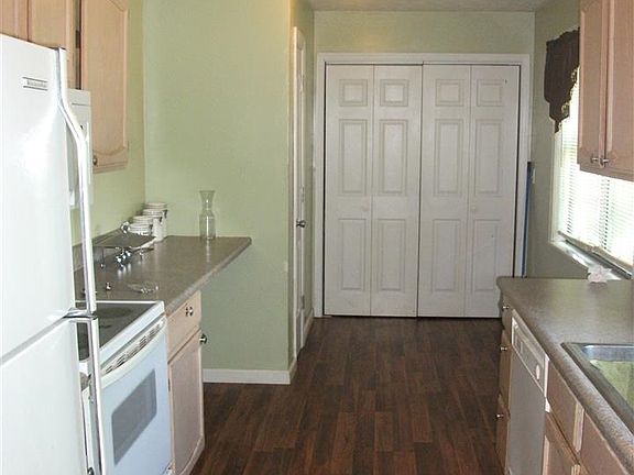 3rd image of 980 Claudette Dr