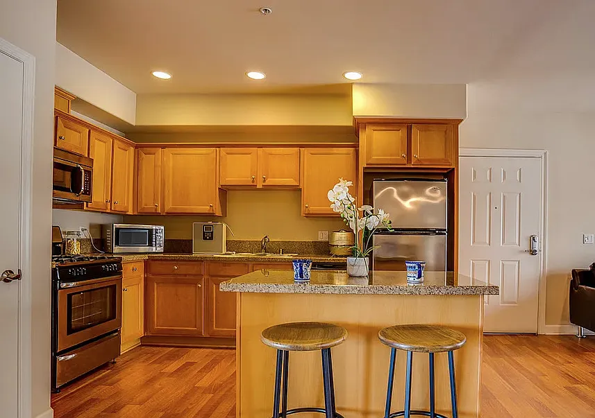 2 bed, 810 sqft, $2,600 — Photo 4