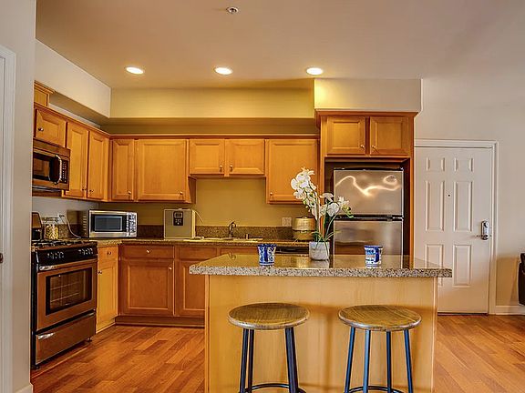 4th image of 2321 W 10th St Unit 402