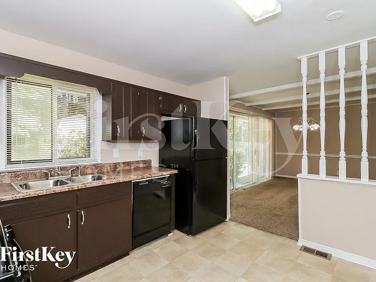 2932 Tiffany Dr SW — Photo 8
