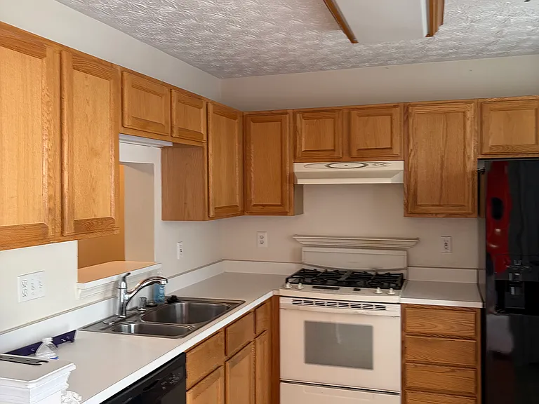 141 Foxview Dr — Photo 2