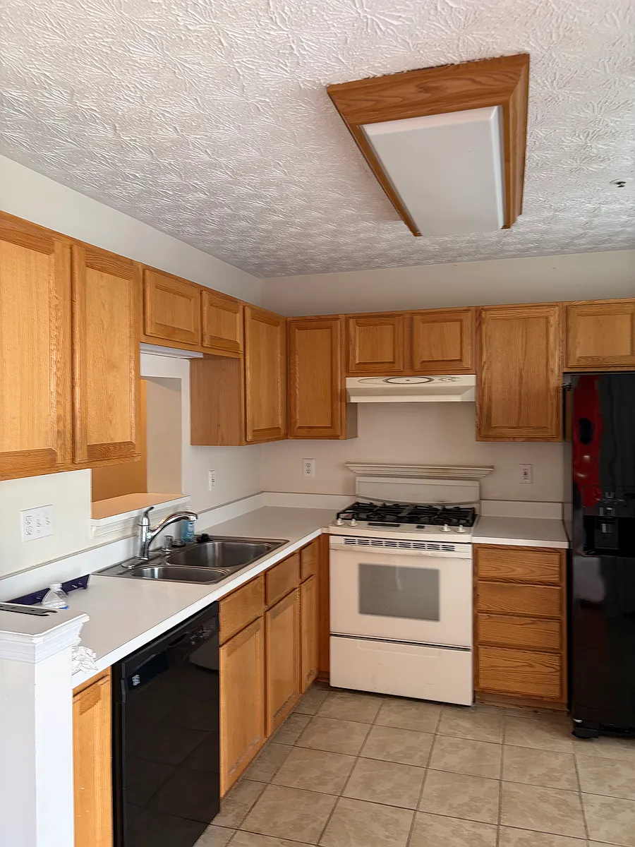 Building Photo - 141 Foxview Dr