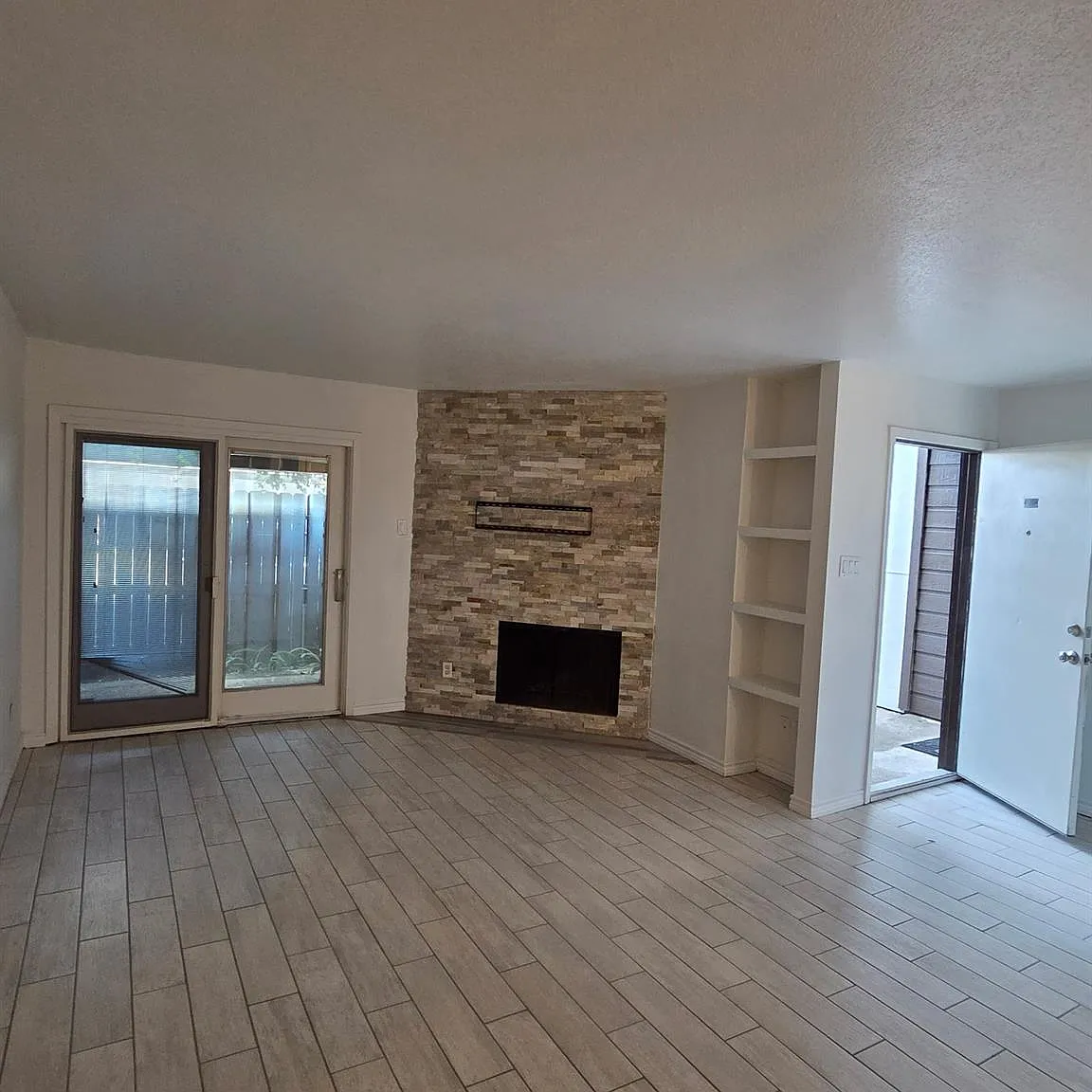 2 bed, 2.0 bath, 980 sqft, $1,500 — Photo 2