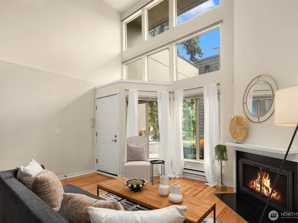 5847 NE 75th Street #A212, Seattle, WA 98115
