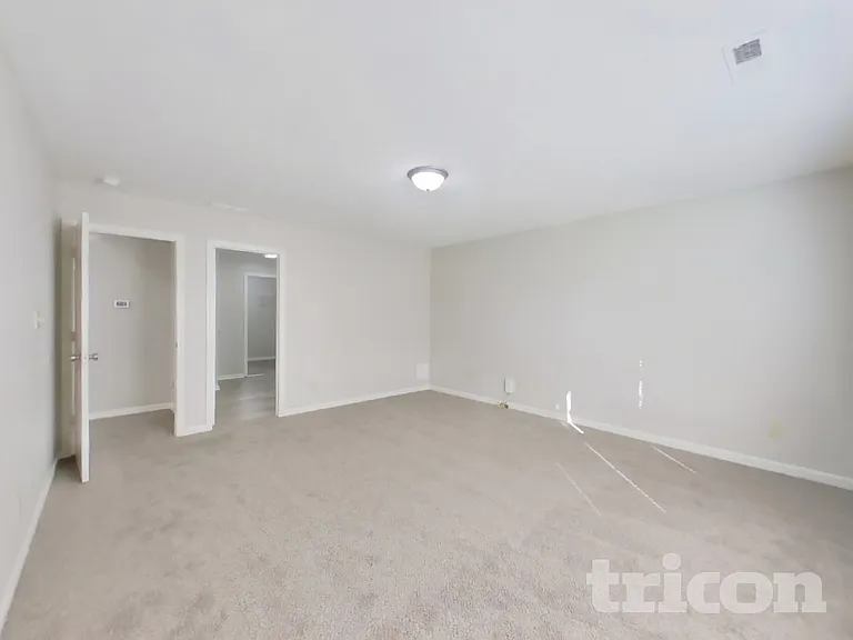 910 S Shore Ct — Photo 6
