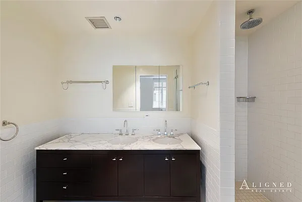Sold by Isaacs Ganz Real Estate | media 6