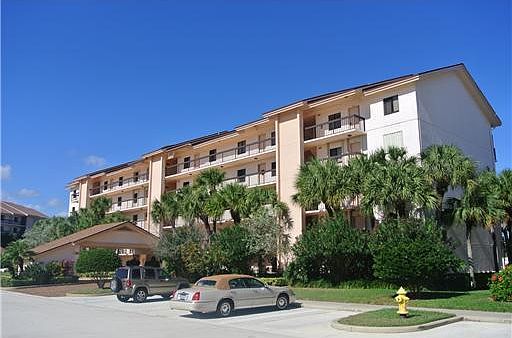 3rd image of 1101 Seafarer Cir APT 405