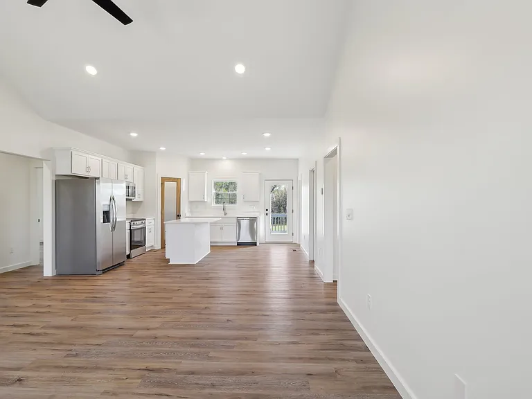 236 Amos Cir — Photo 5
