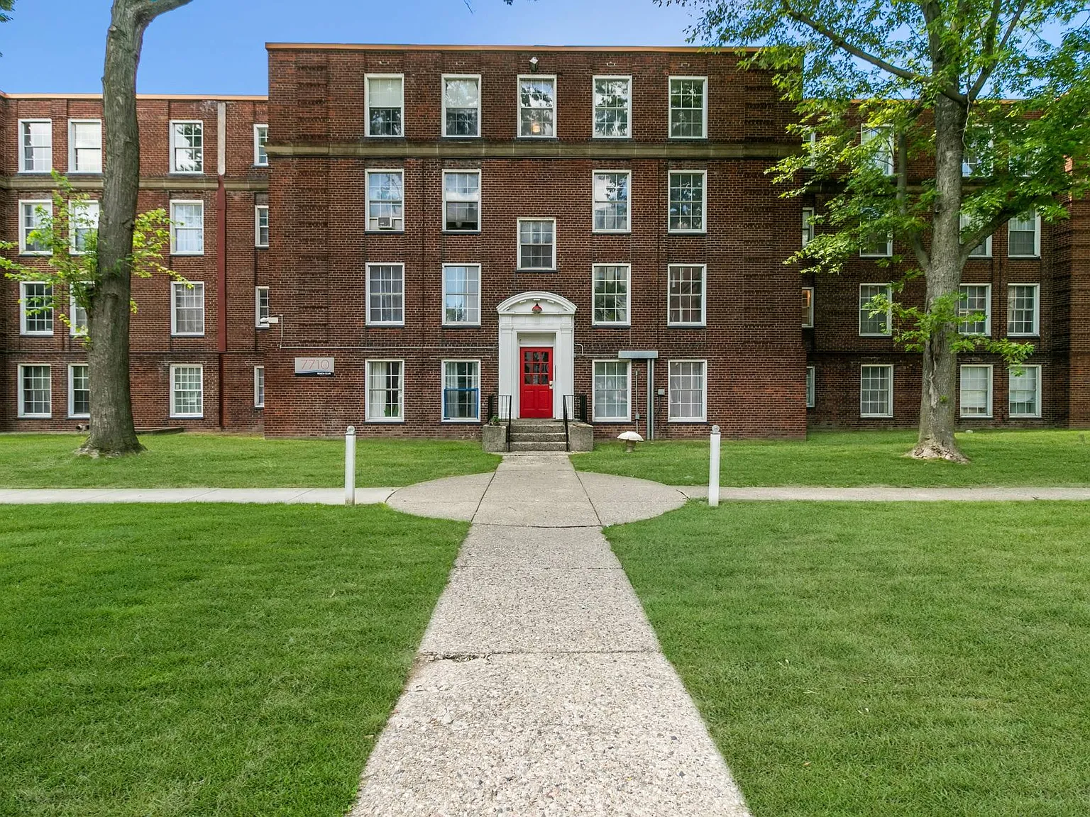 1 bed, 892 sqft, $1,260 — Photo 3